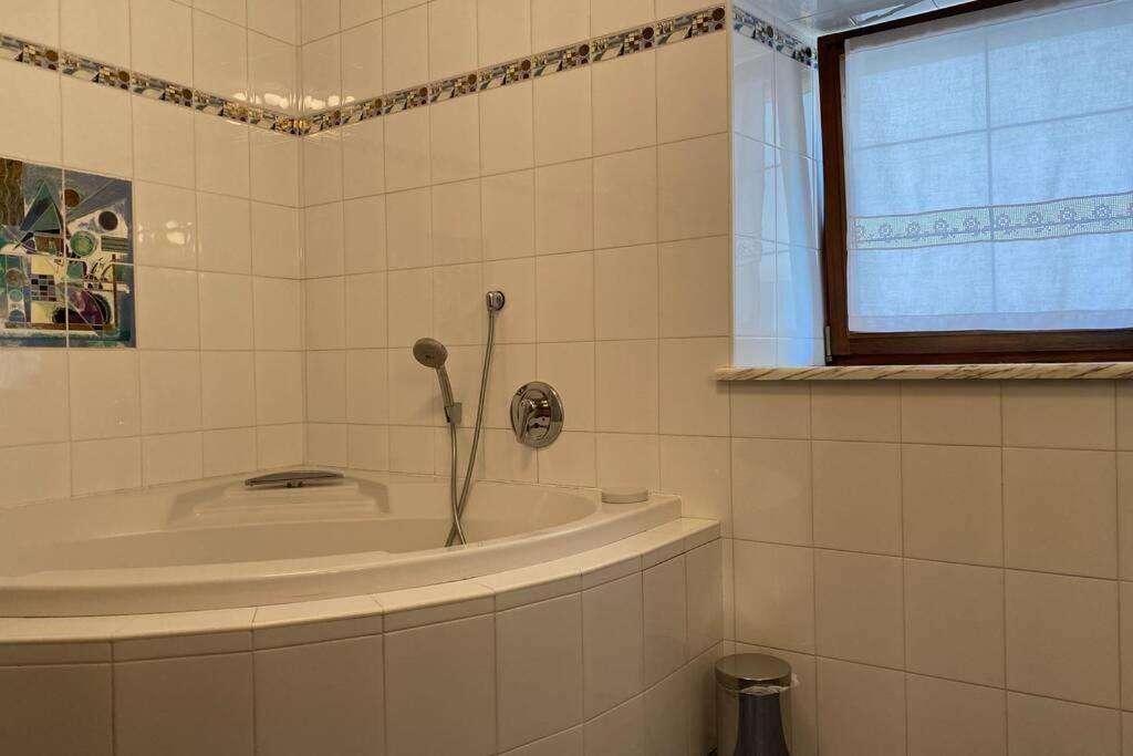 Grosse Wohnung Mit Garagenparkplatz Фие Экстерьер фото