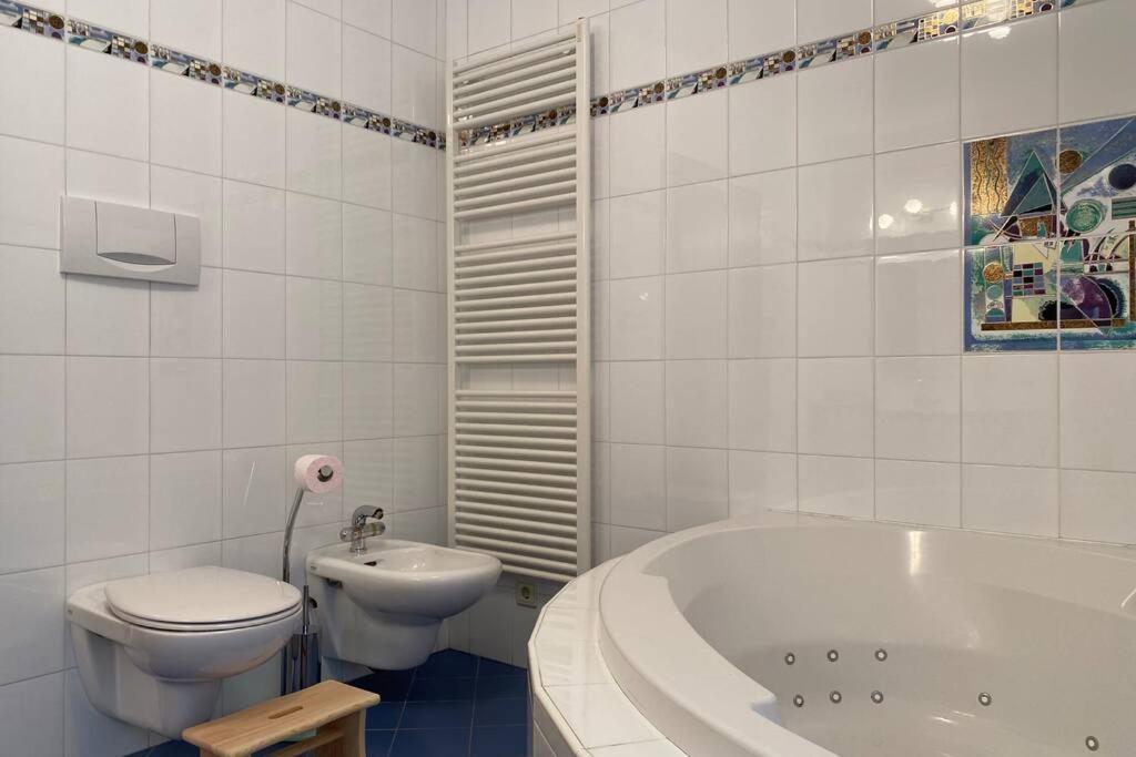 Grosse Wohnung Mit Garagenparkplatz Фие Экстерьер фото