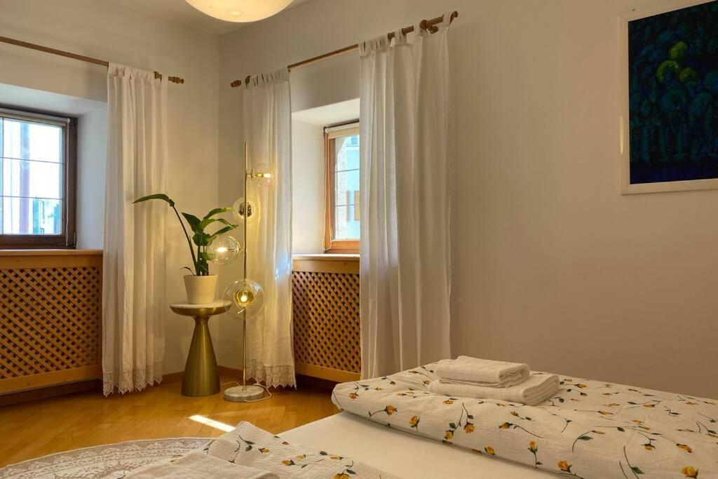 Grosse Wohnung Mit Garagenparkplatz Фие Экстерьер фото